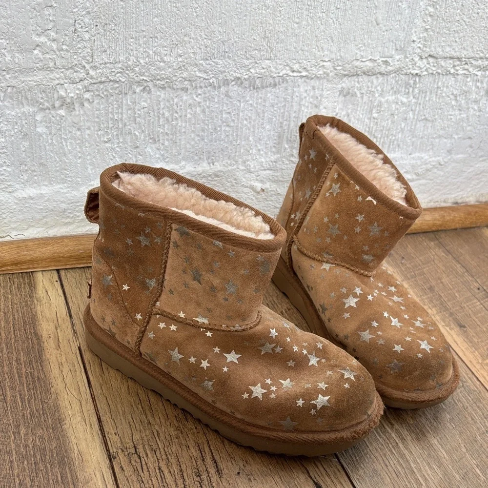 UGG Kids Classic Mini II Starrs Brown Mini Boots sz 3